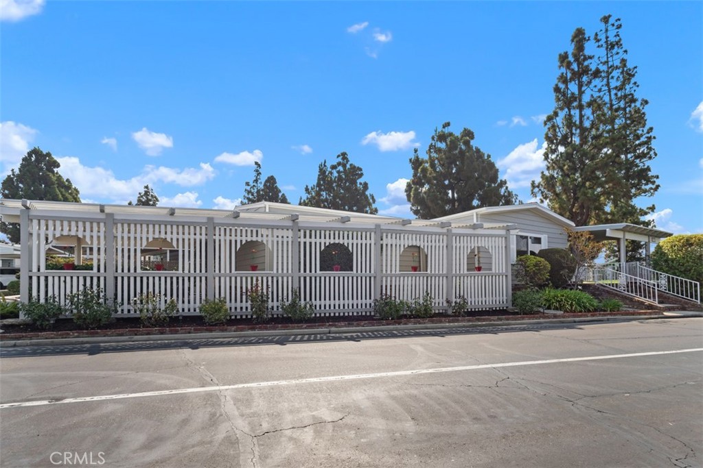 14000 Lake View Dr