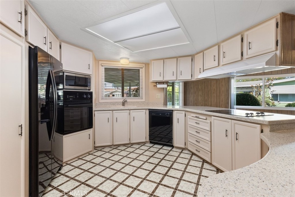 14000 Lake View Dr