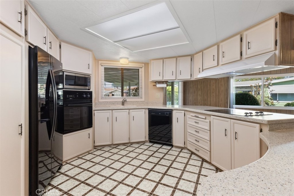 14000 Lake View Dr