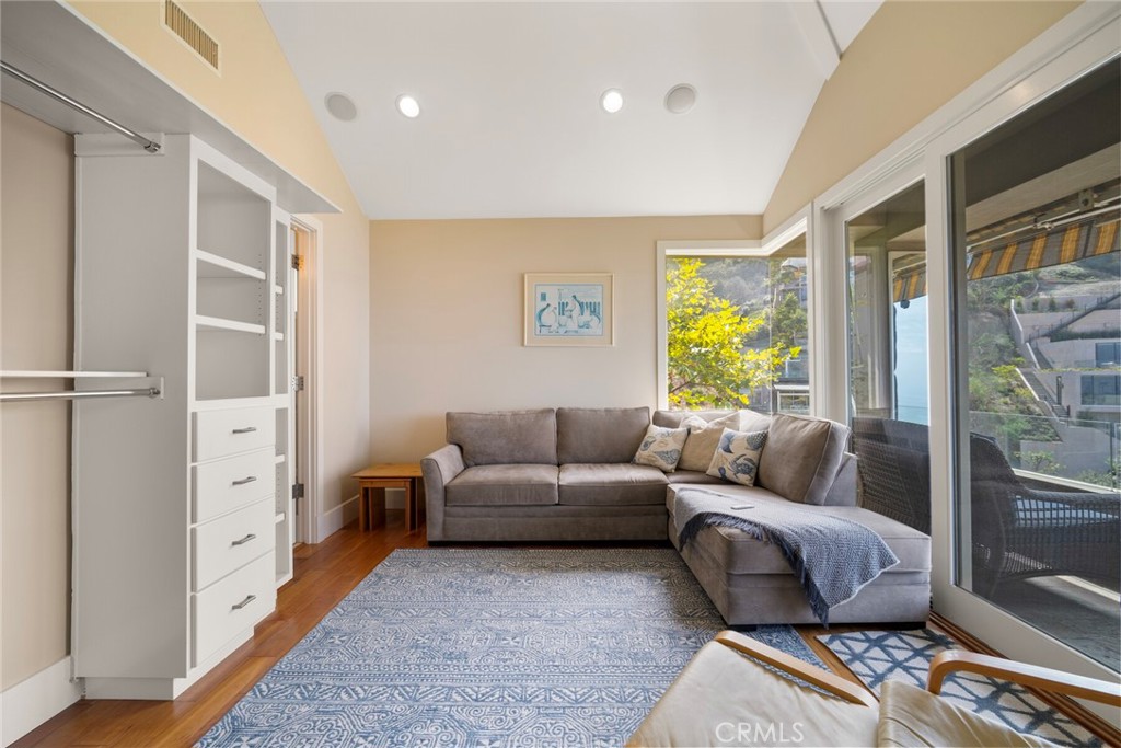 6 Pacific Vista
