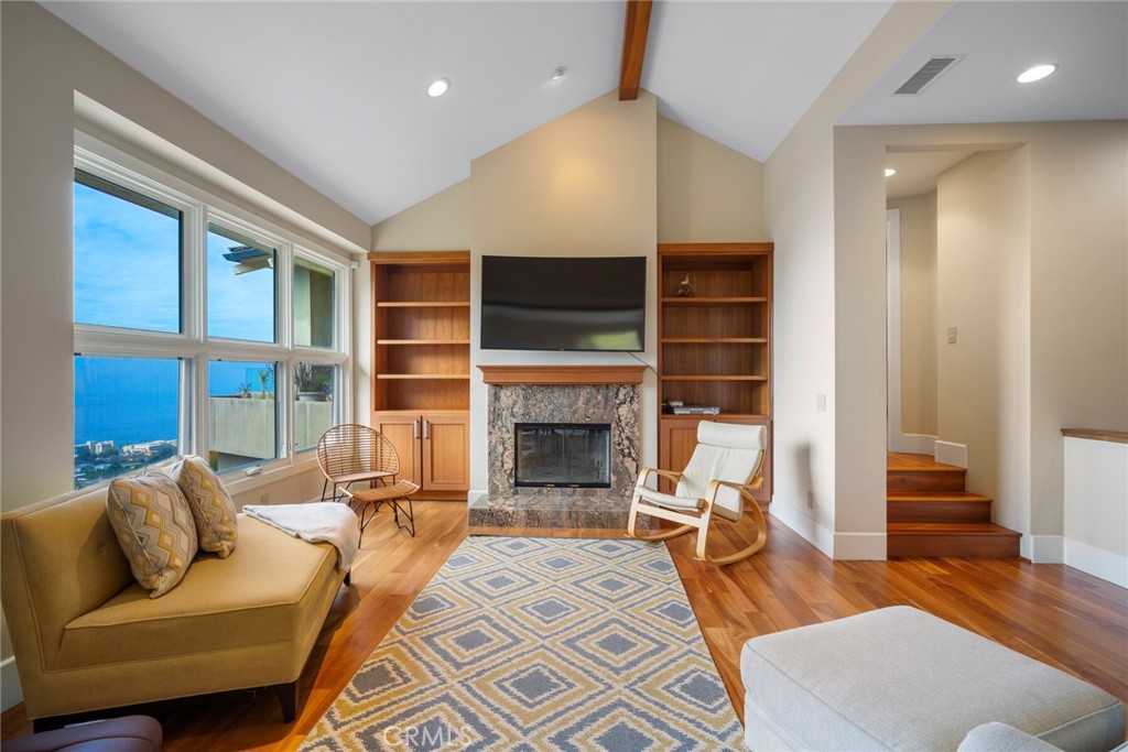 6 Pacific Vista