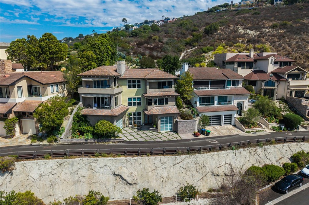6 Pacific Vista
