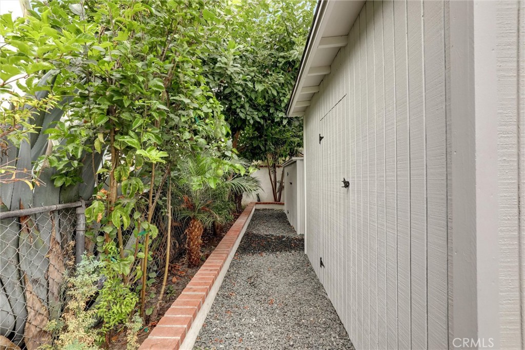 32742 32742 Alipaz Street 56