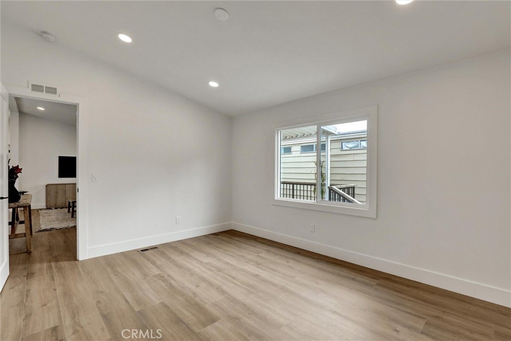 32742 32742 Alipaz Street 56