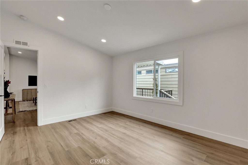 32742 32742 Alipaz Street 56