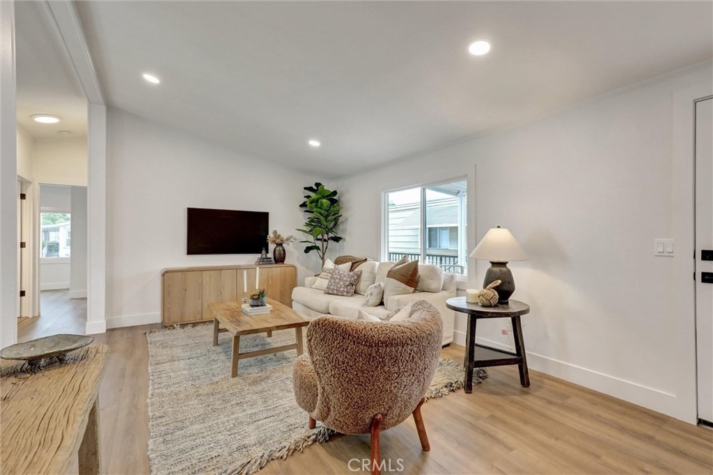 32742 32742 Alipaz Street 56