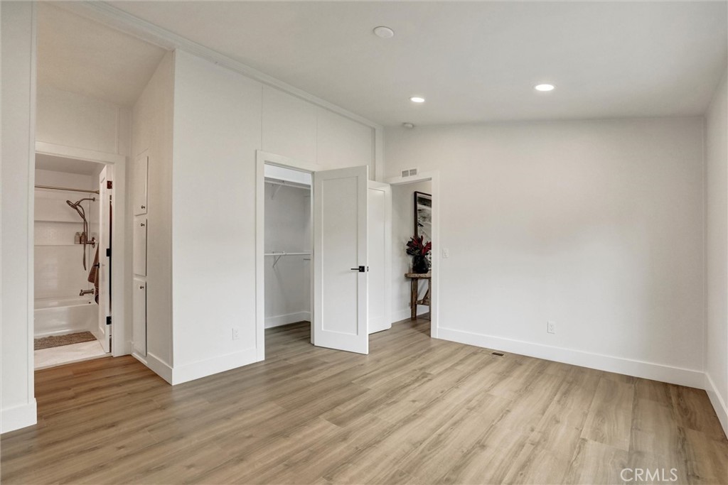 32742 32742 Alipaz Street 56