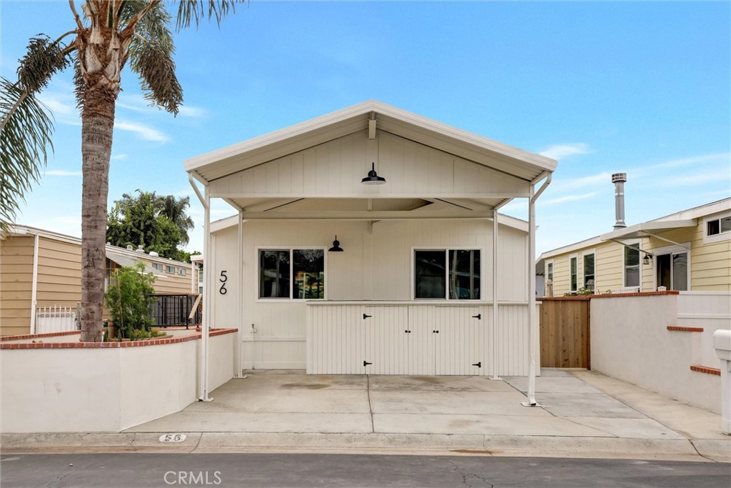 32742 32742 Alipaz Street 56