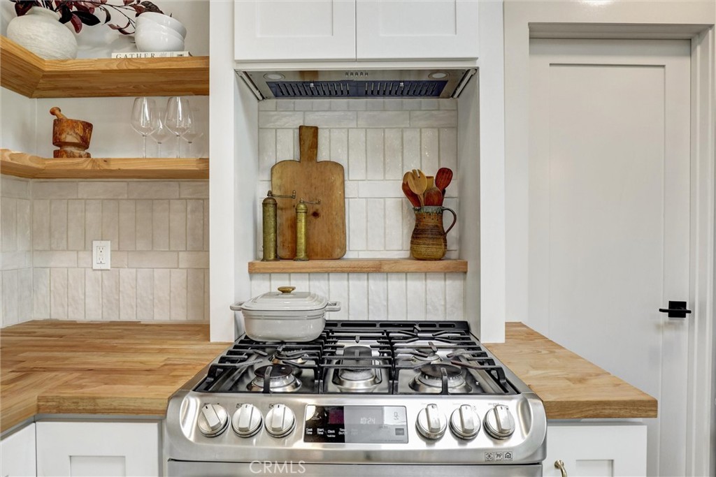 32742 32742 Alipaz Street 56