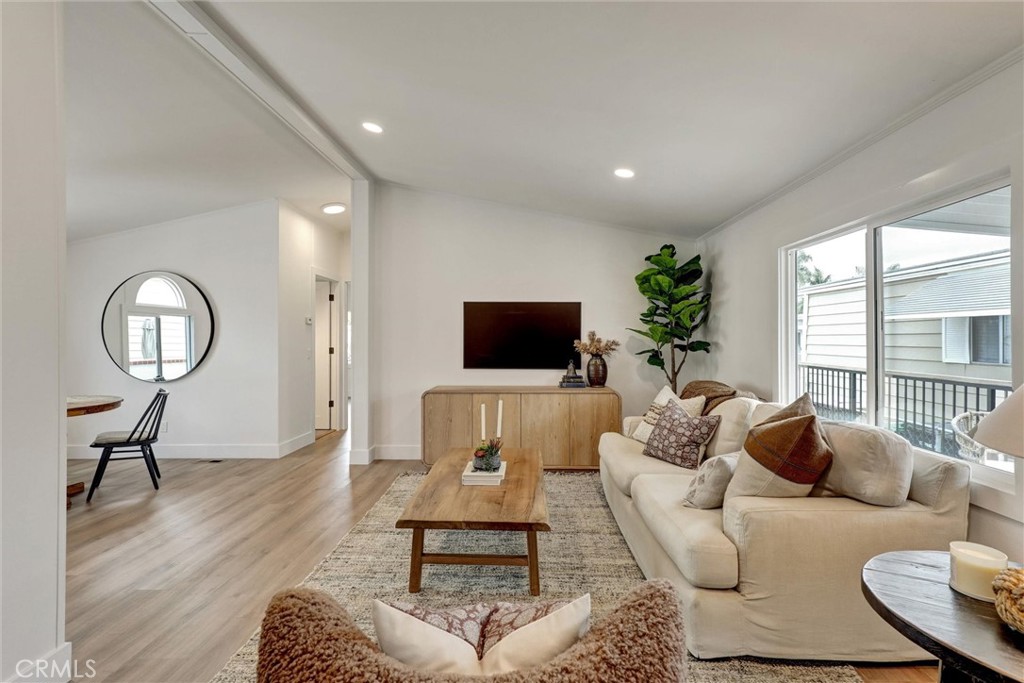 32742 32742 Alipaz Street 56