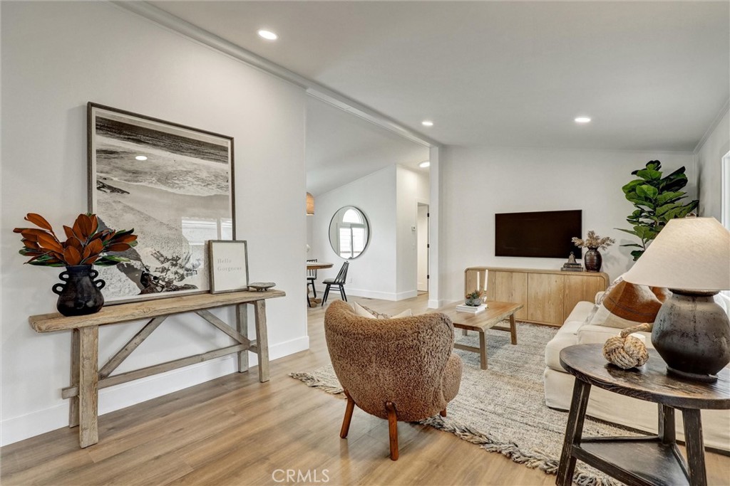 32742 32742 Alipaz Street 56