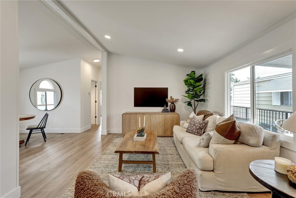 32742 32742 Alipaz Street 56