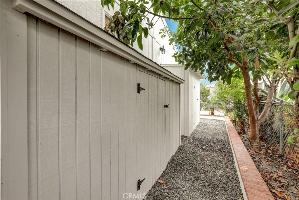 32742 32742 Alipaz Street 56