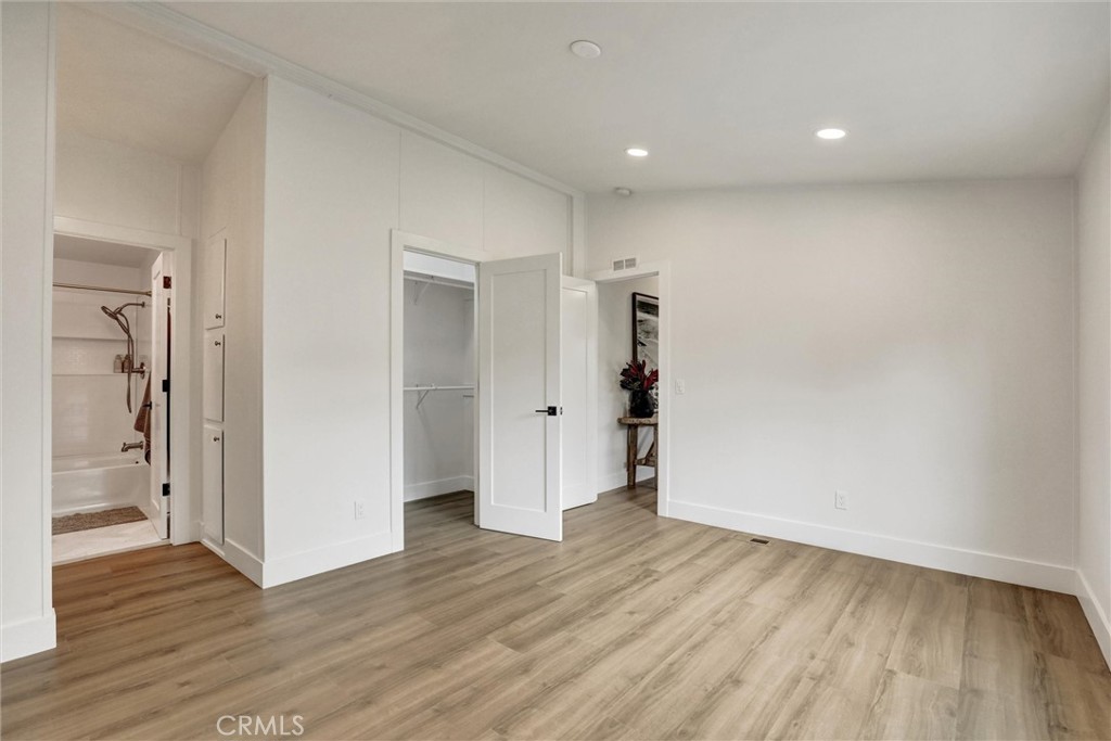 32742 32742 Alipaz Street 56