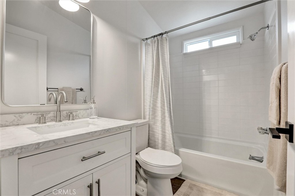 32742 32742 Alipaz Street 56