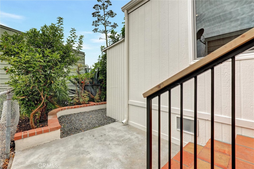 32742 32742 Alipaz Street 56