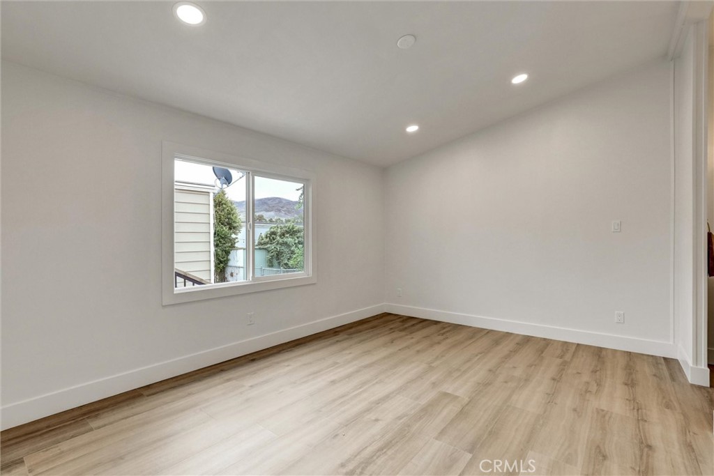 32742 32742 Alipaz Street 56