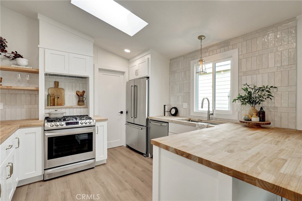 32742 32742 Alipaz Street 56