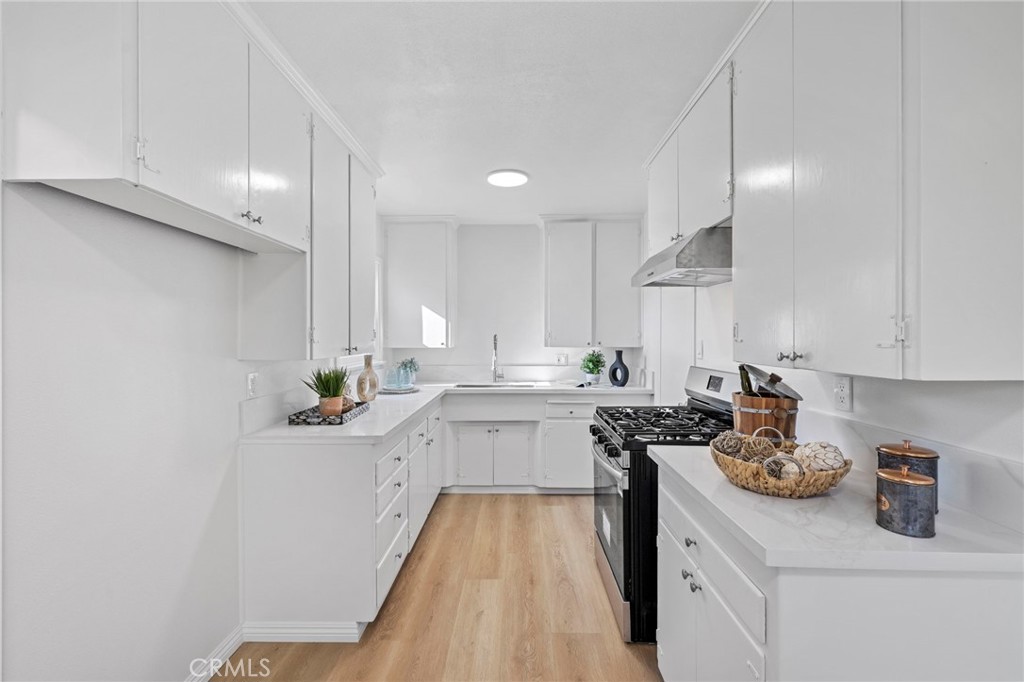 2100 W Valencia Drive