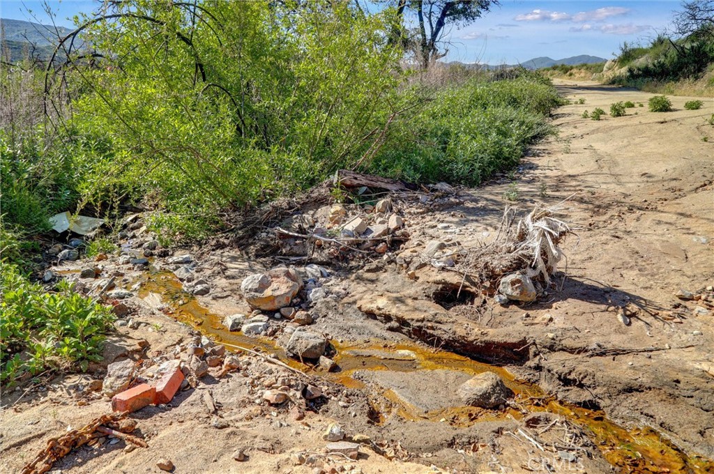 2 Decker Canyon Road