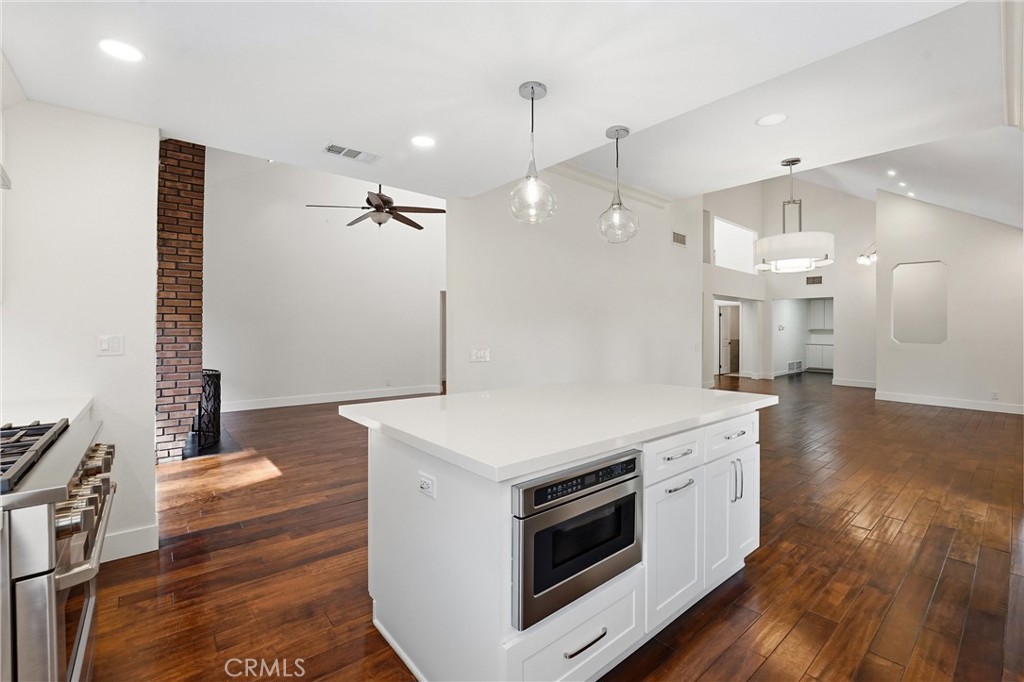 29881 White Otter