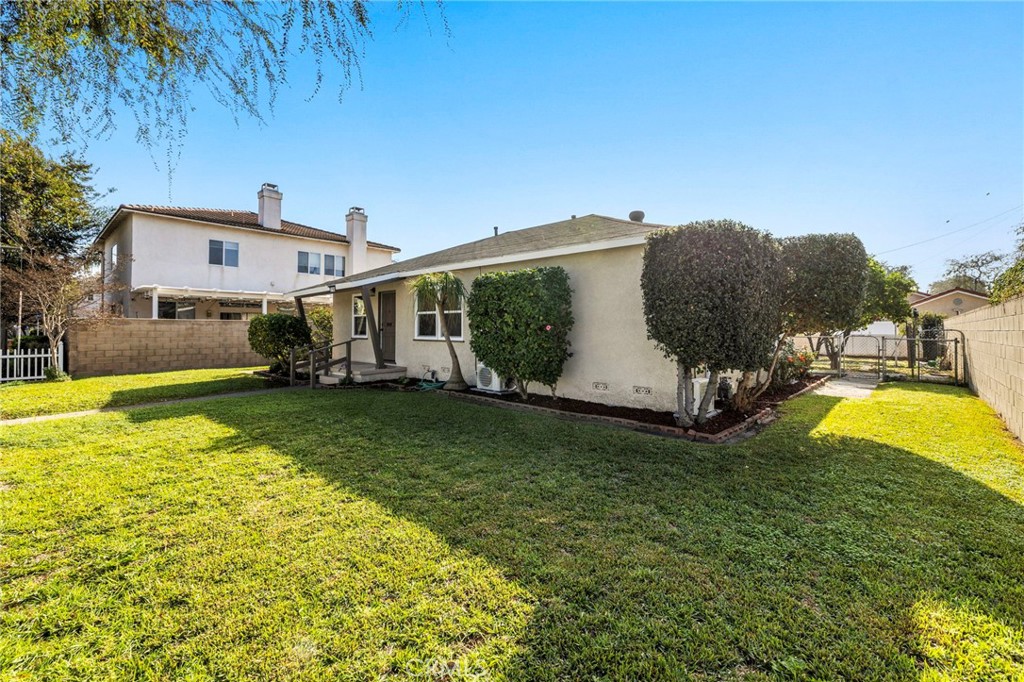 2100 W Valencia