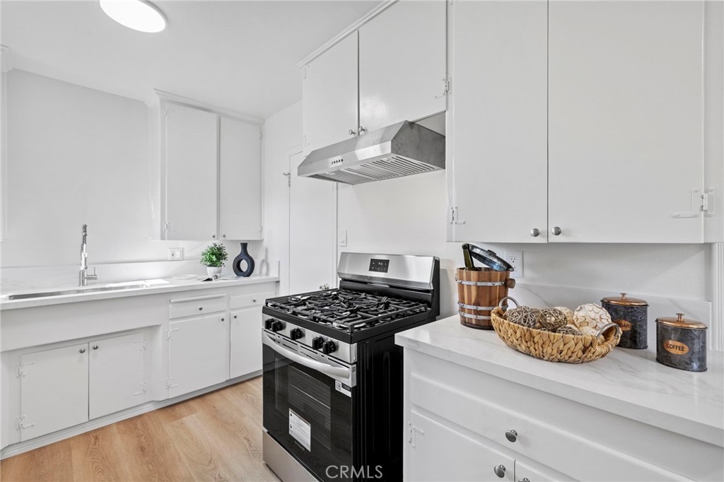 2100 W Valencia