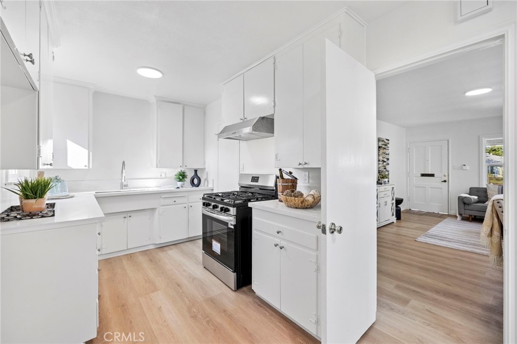 2100 W Valencia