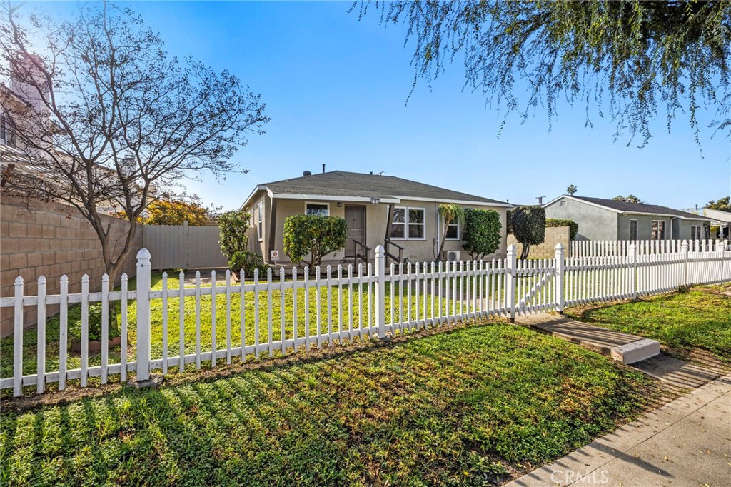 2100 W Valencia