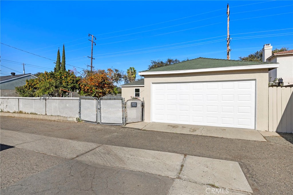 2100 W Valencia
