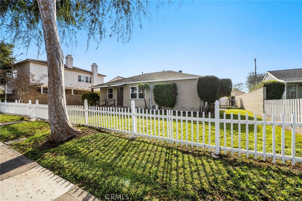 2100 W Valencia