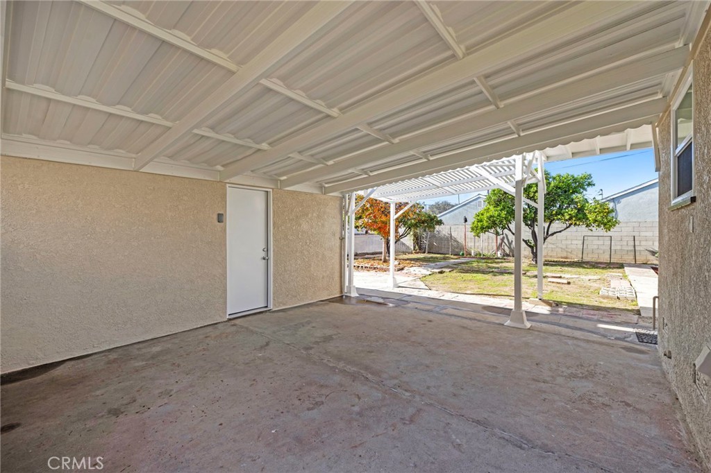 2100 W Valencia
