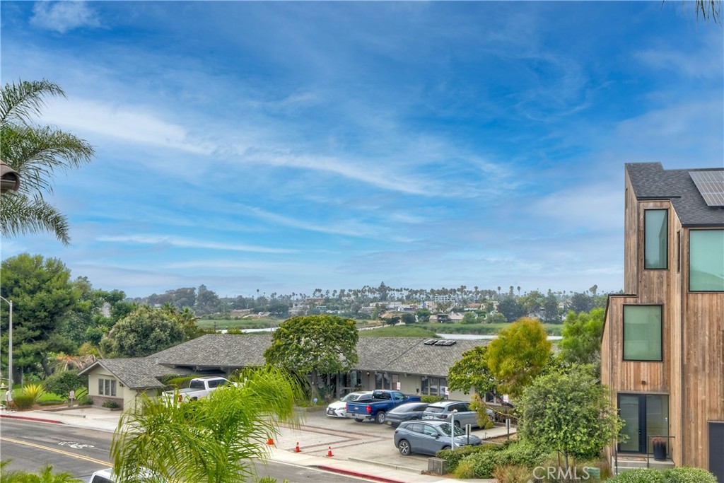 543 LAGUNA Drive