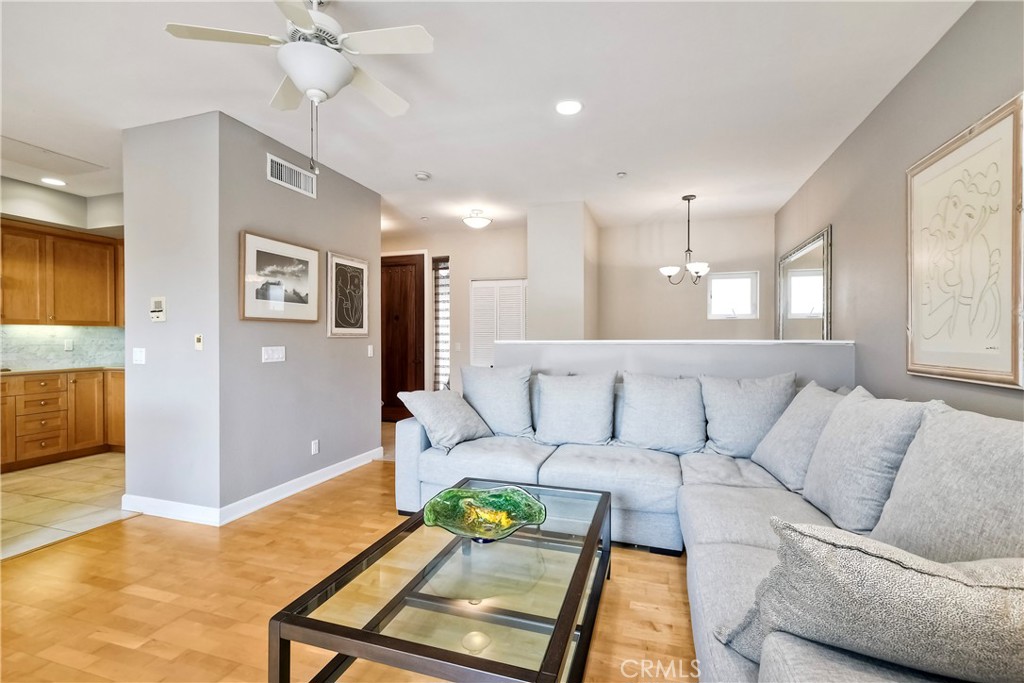 543 LAGUNA Drive