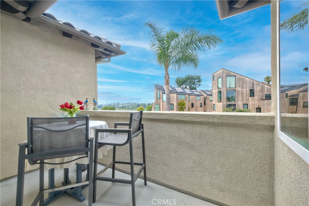543 LAGUNA Drive