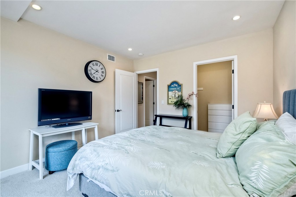 543 LAGUNA Drive
