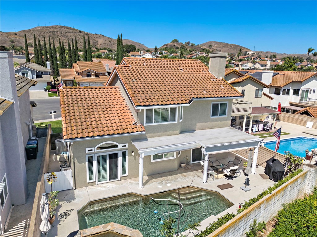 17935 Via Casitas