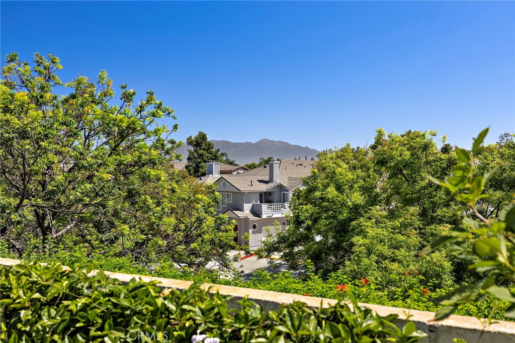 17935 Via Casitas