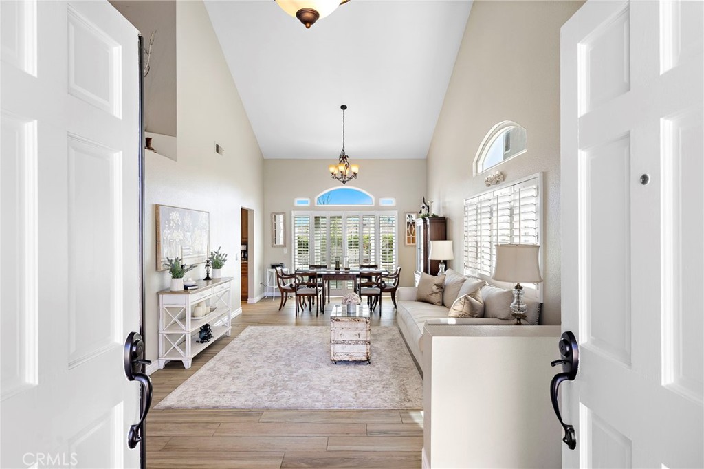 17935 Via Casitas