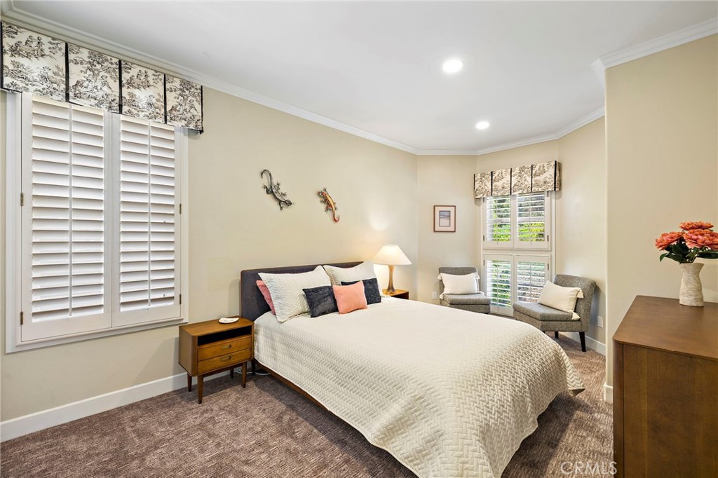 48 Downfield Way