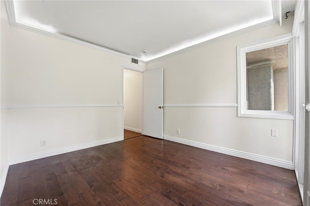 29881 White Otter