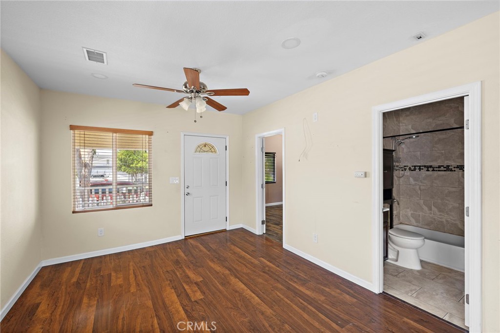 1040 W 3rd