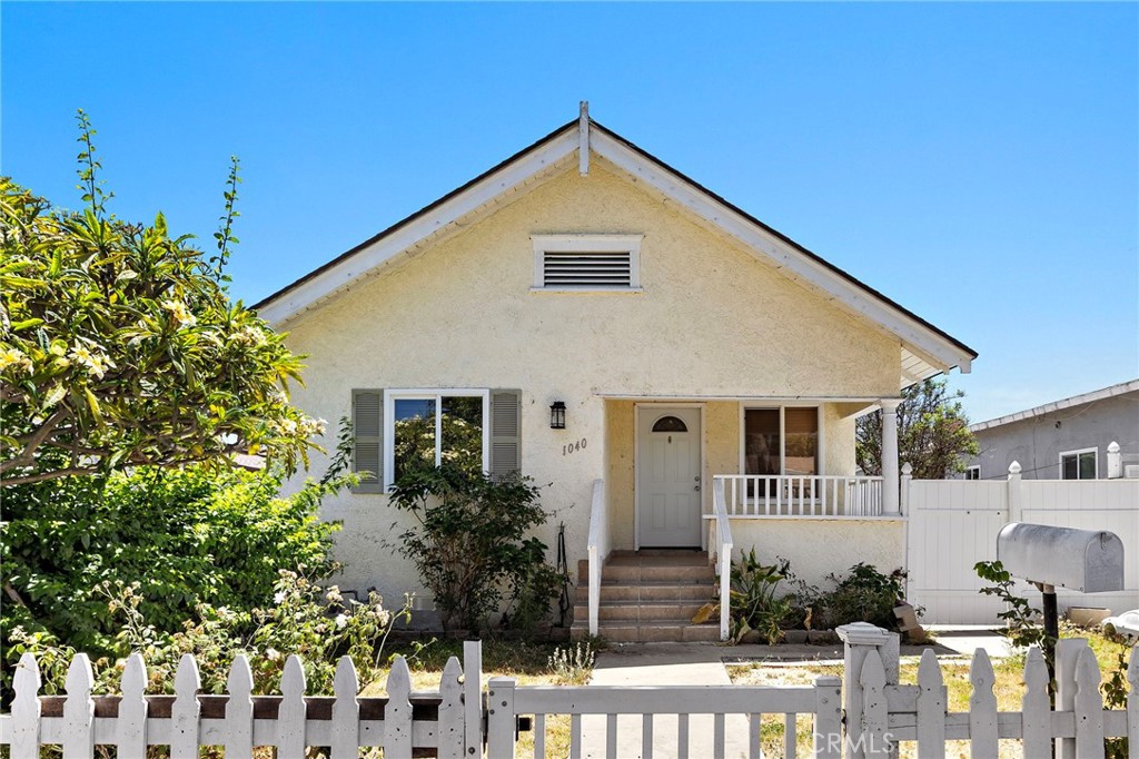 1040 W 3rd