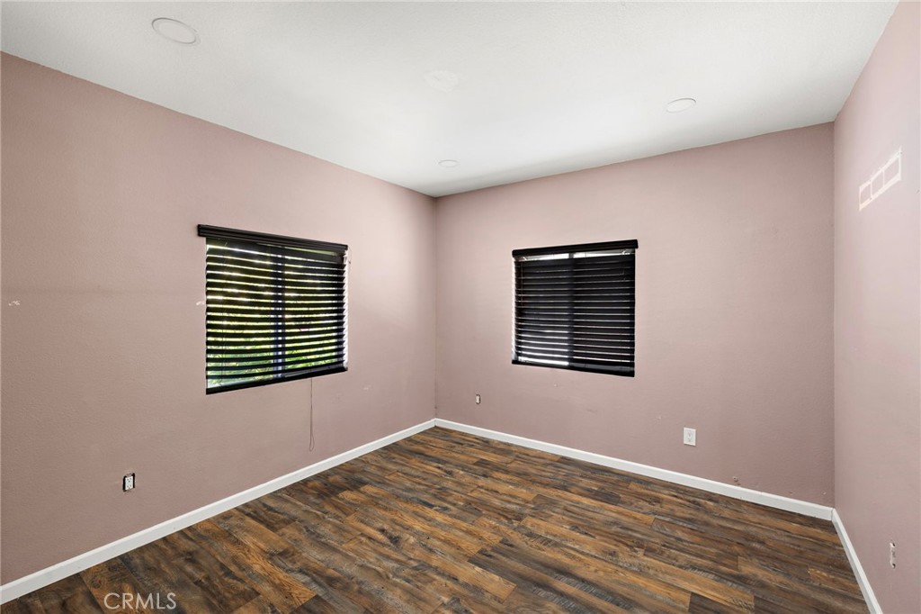 1040 W 3rd