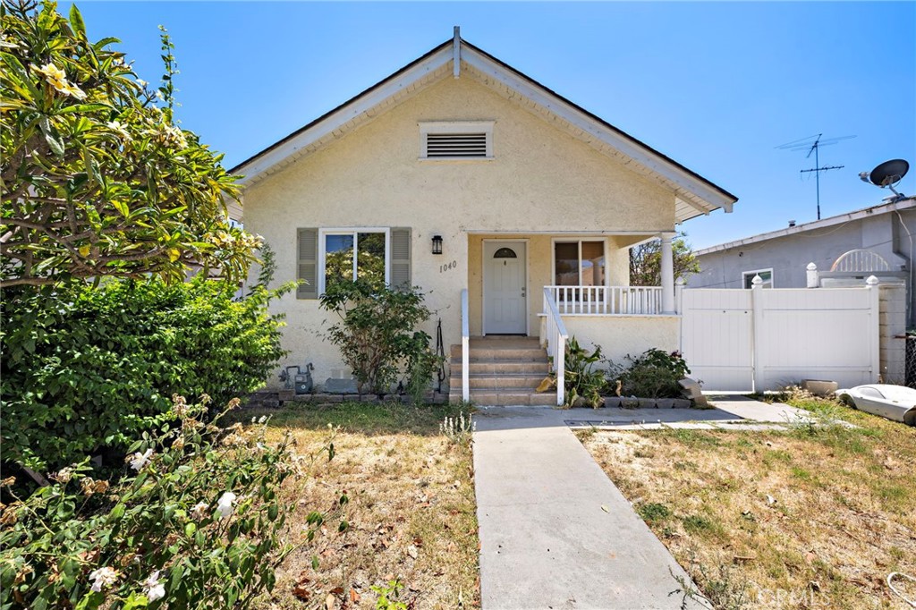 1040 W 3rd