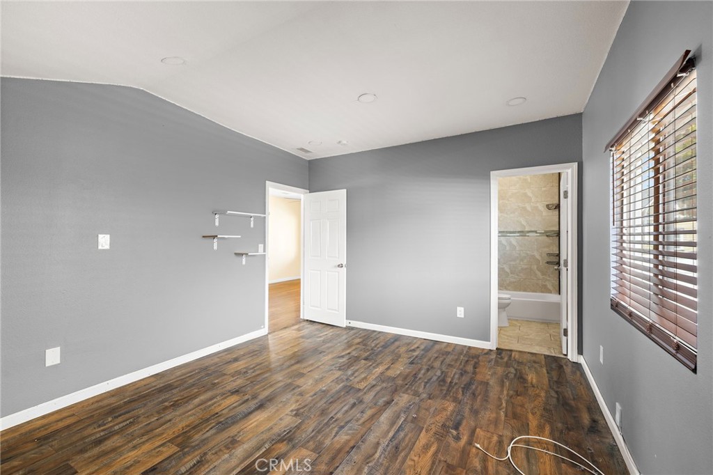 1040 W 3rd