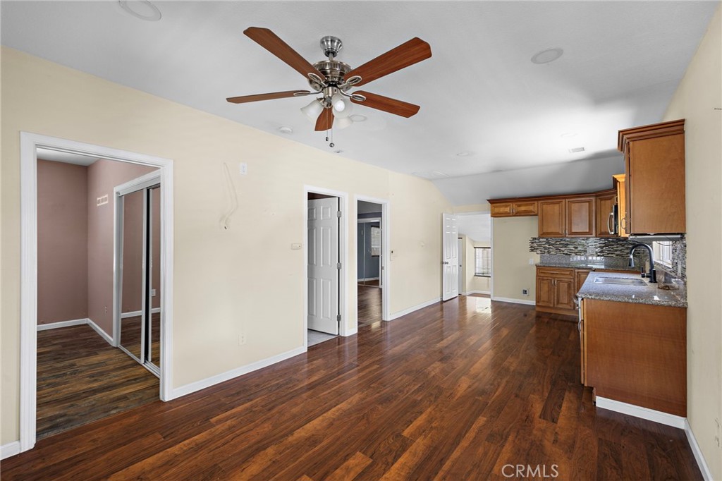 1040 W 3rd