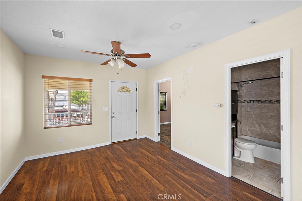 1040 W 3rd