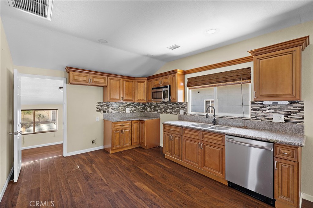 1040 W 3rd