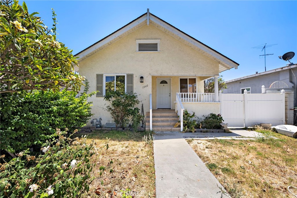 1040 W 3rd